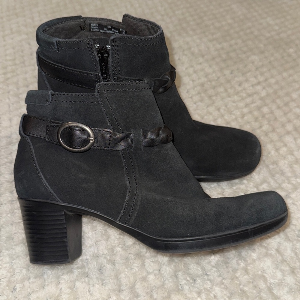 Clarks Black Suede Womens Braided Ankle Bendables Boots Strap Size 8